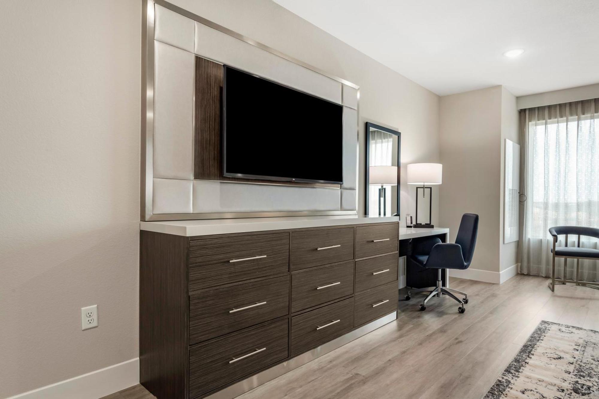 Cambria Hotel Austin Uptown Near The Domain Экстерьер фото