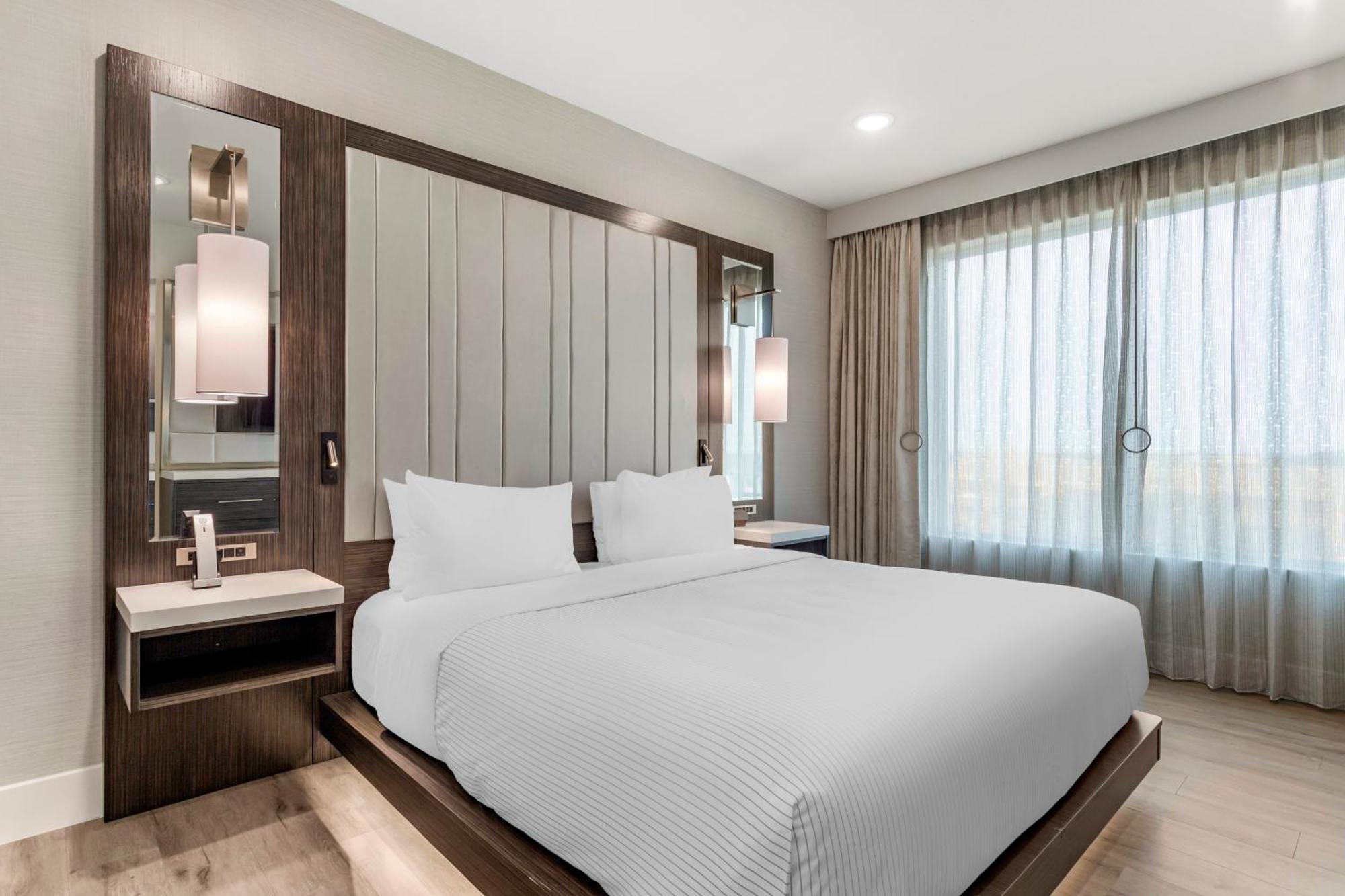 Cambria Hotel Austin Uptown Near The Domain Экстерьер фото