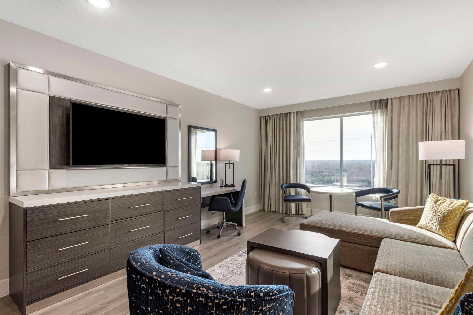 Cambria Hotel Austin Uptown Near The Domain Экстерьер фото