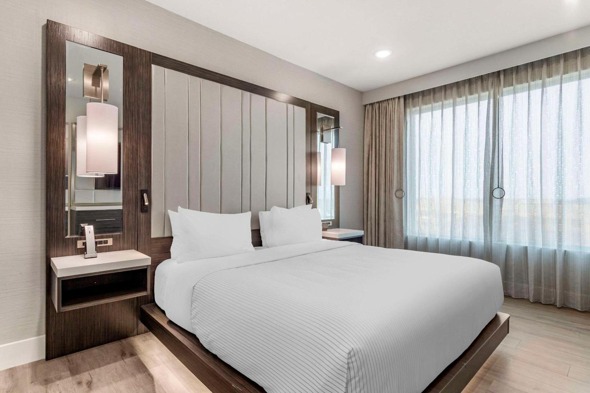 Cambria Hotel Austin Uptown Near The Domain Экстерьер фото