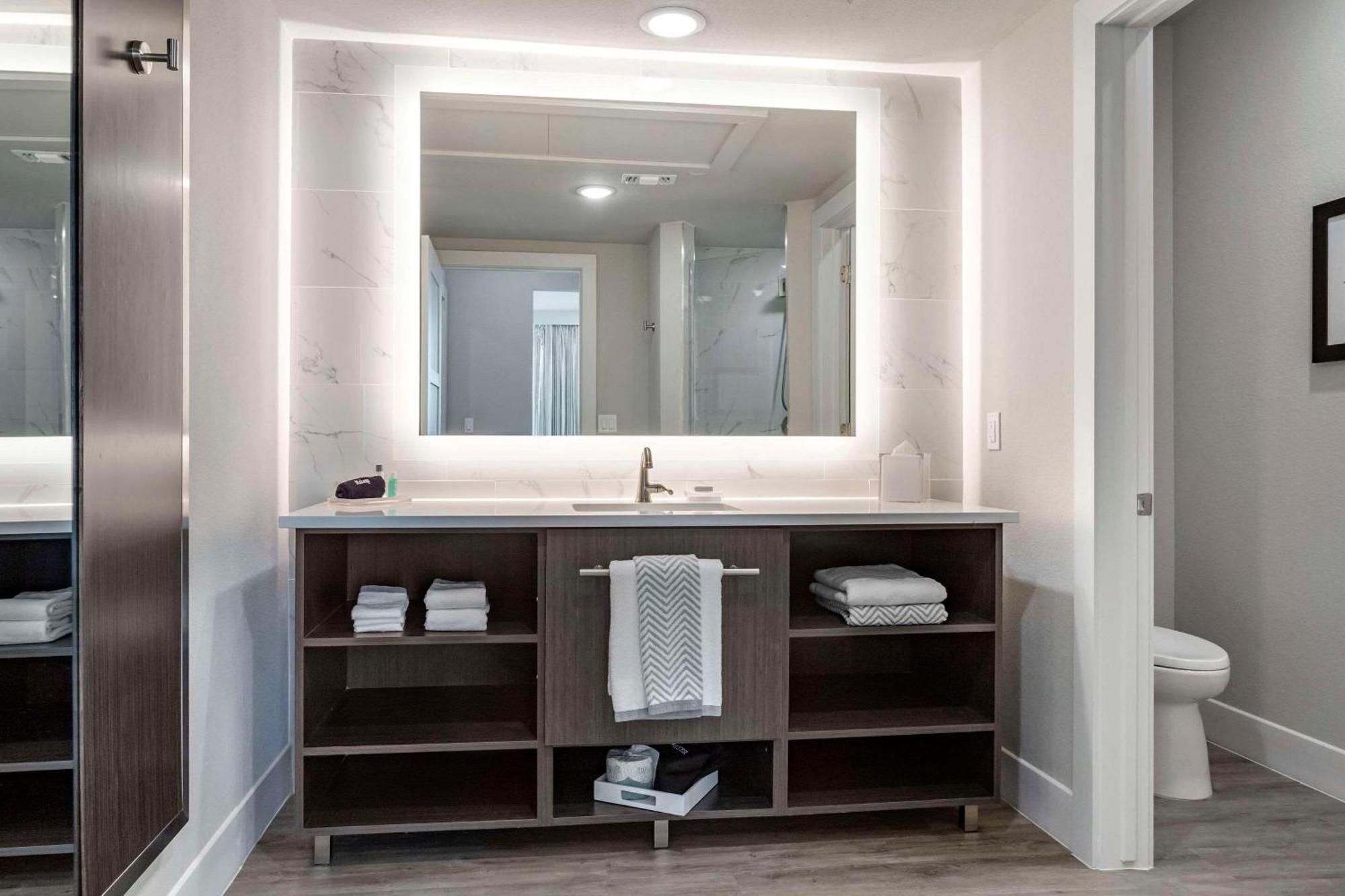 Cambria Hotel Austin Uptown Near The Domain Экстерьер фото