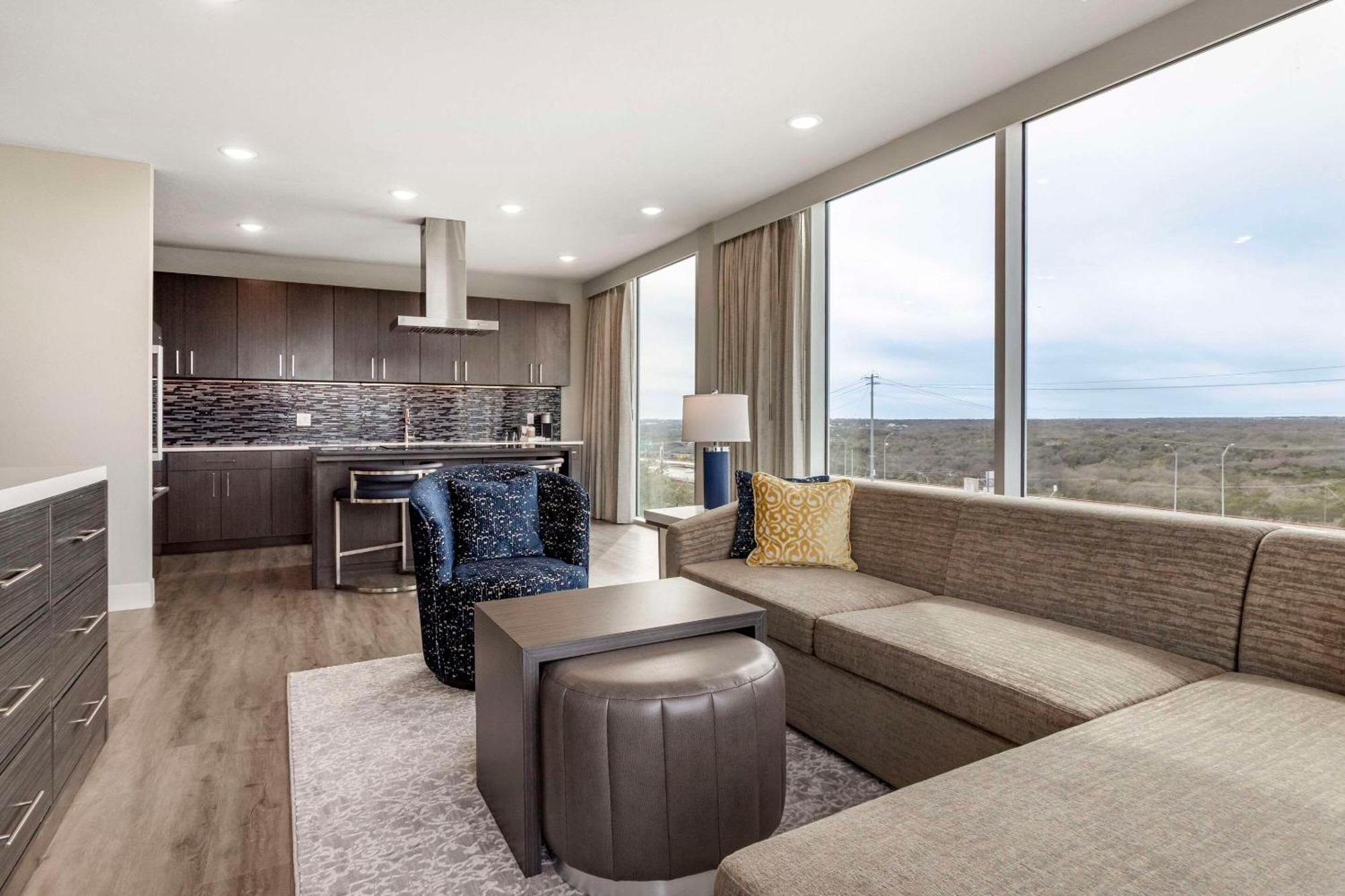 Cambria Hotel Austin Uptown Near The Domain Экстерьер фото
