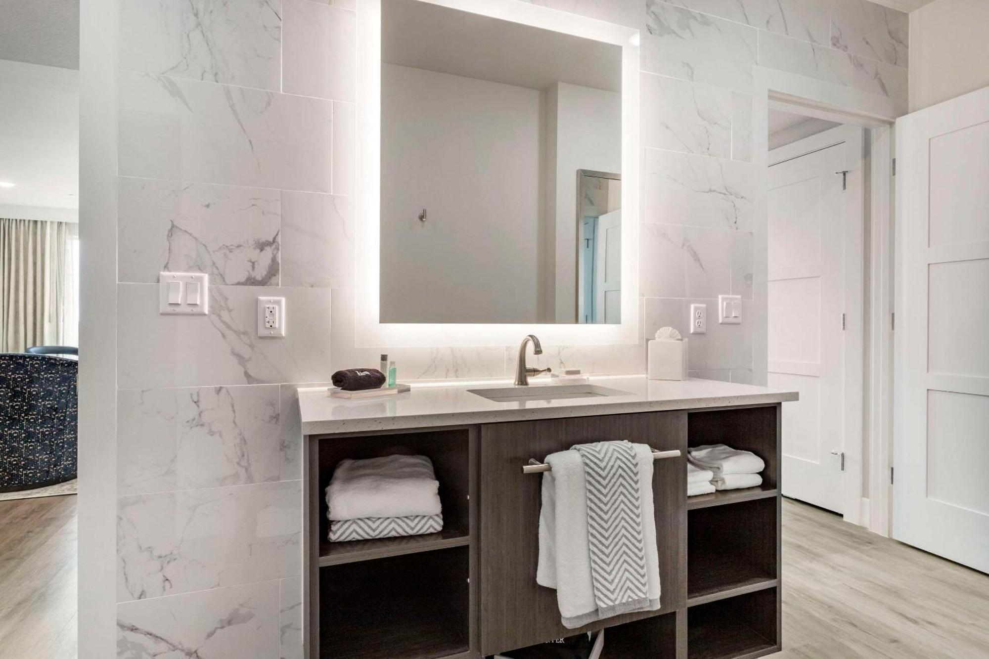 Cambria Hotel Austin Uptown Near The Domain Экстерьер фото