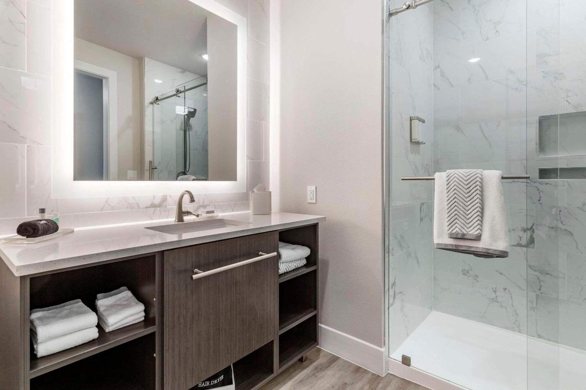 Cambria Hotel Austin Uptown Near The Domain Экстерьер фото